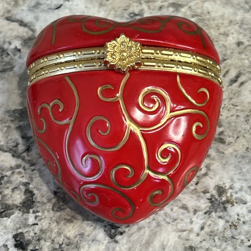 Red Porcelain w/ Gold‎ Heart Shaped Hinged Pill/Ring/Trinket Box Valentines 1999